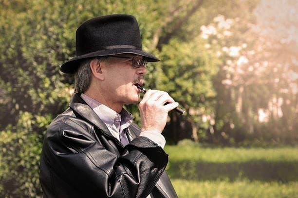 e zigarette ins wasser gefallen was tun jetzt retten prüfen trocknen und sicherheitstipps